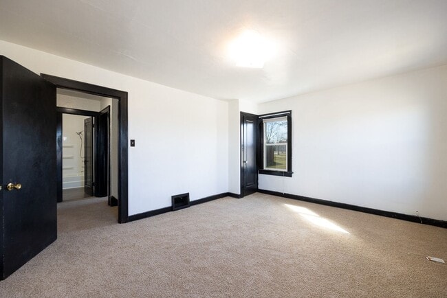 Building Photo - Trail St 223-225 W