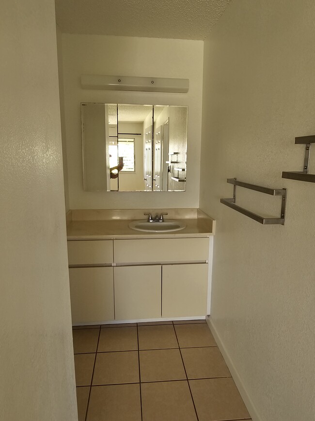 Building Photo - 94-1074-1074 Paawalu St