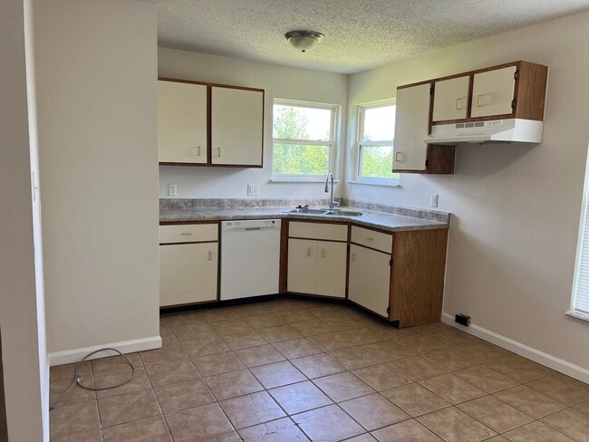 Building Photo - 4 bedroom rental home