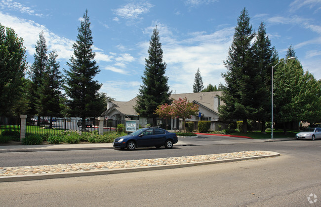 Lakes at Selma - 1675 Nelson Blvd Selma CA 93662 | Apartment Finder