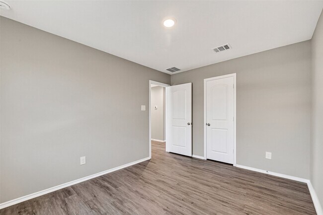 Building Photo - 14529 Lily Plns Dr