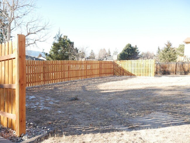 Building Photo - 4 Bed 3 Bath Home in District 20!