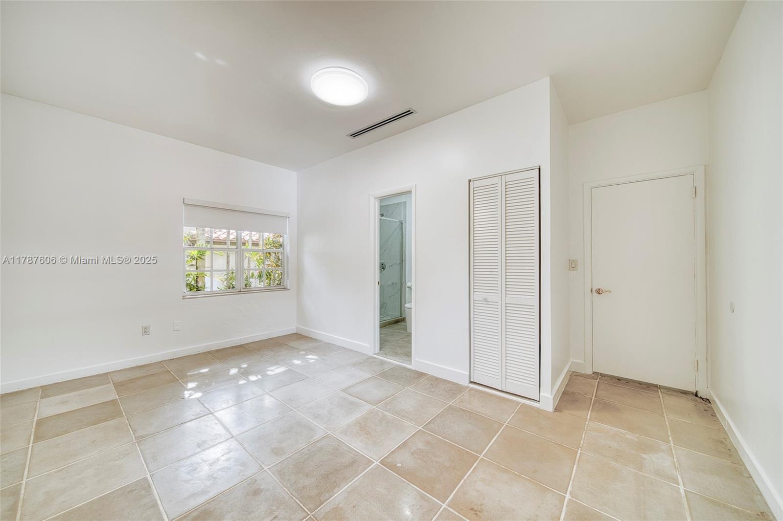 Building Photo - 645 Altara Ave