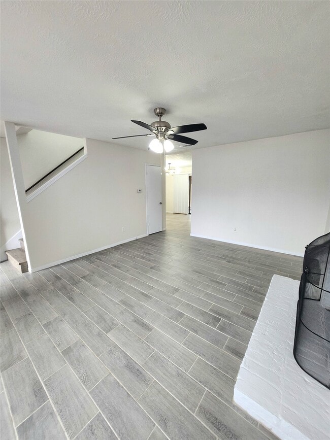 Building Photo - 10047 Emerald Creek Dr