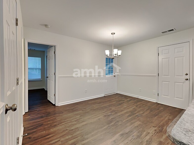 Building Photo - 144 Old Pond Cir