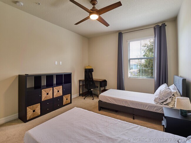 Building Photo - 1080 Community Dr