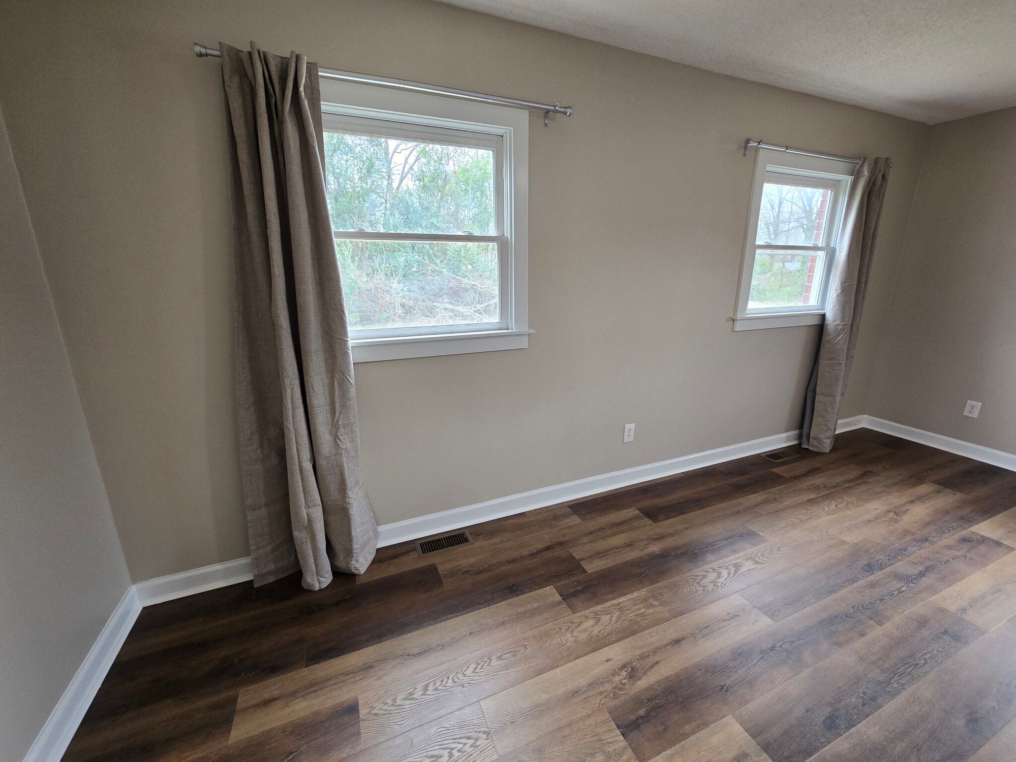 Building Photo - Room in House on Lucky Ct