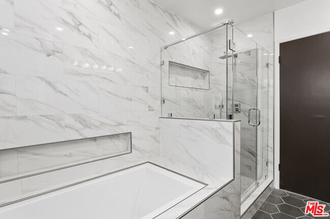Building Photo - 4444 Don Felipe Dr