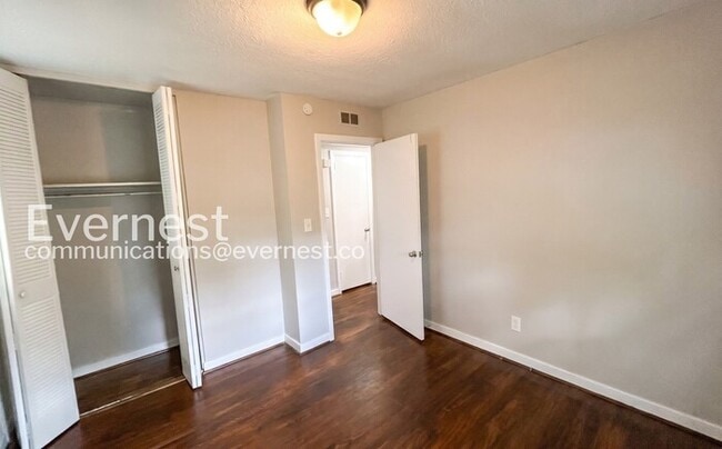 Building Photo - 224 13th Ave NE