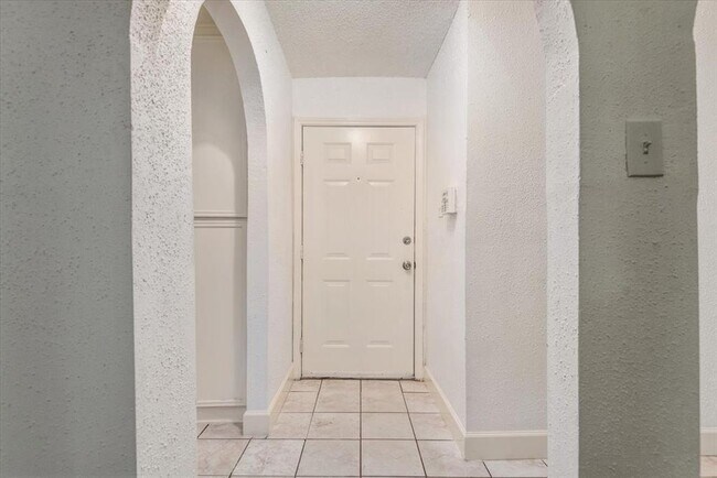 Building Photo - 8630 Valley S Dr