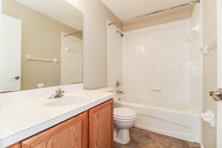 Building Photo - 7131 Waterside Dr