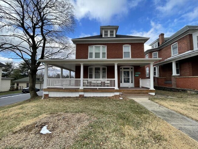 Building Photo - 17842 Virginia Ave
