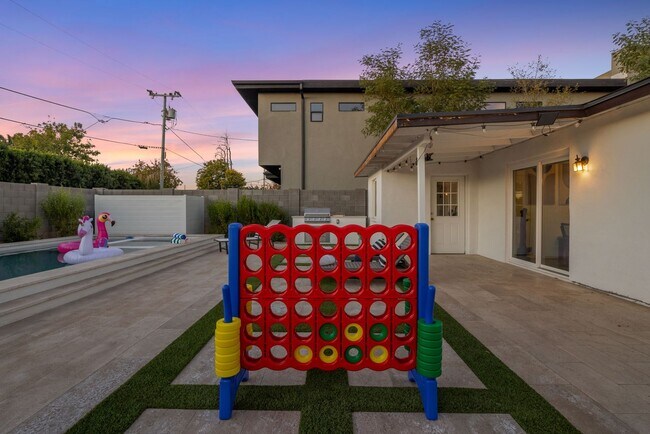 Building Photo - COMING SOON! Fully Furnished 3 Bedroom 3 Bathroom Home in Old Town Scottsdale