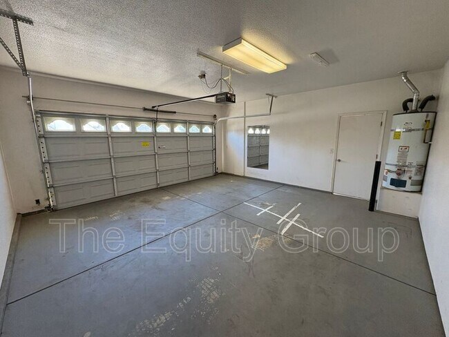 Building Photo - 6226 W Oak Ave
