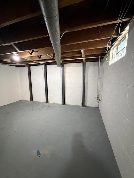 Building Photo - 1975 Dunbar Dr