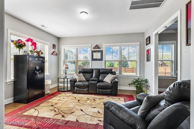 Building Photo - 501 Daylily Ct