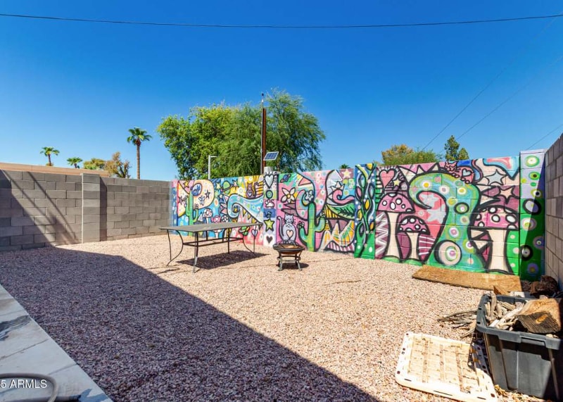 Building Photo - 1558 W 5th St