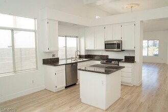 Building Photo - 1417 Country Hollow Dr