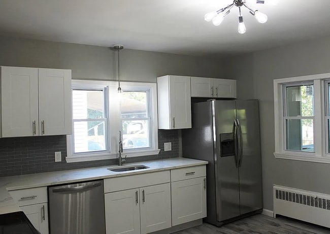 Building Photo - 35 Clark St