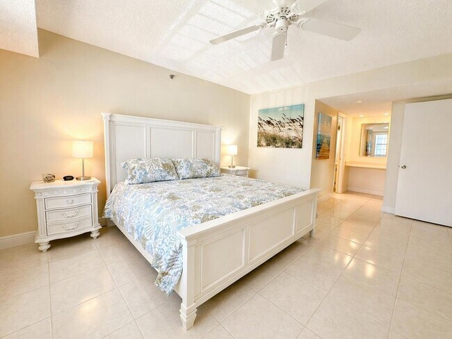 Building Photo - 4015 W Palm Aire Dr