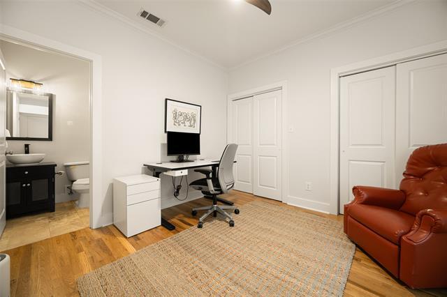 Building Photo - 5711 Ross Ave