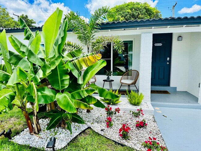 Building Photo - 5365 N Andrews Ave