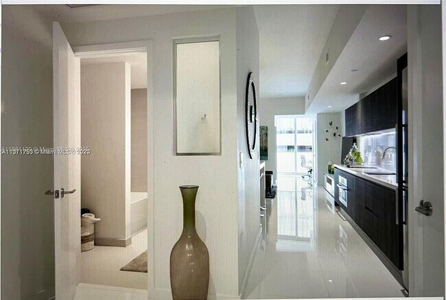 Building Photo - 851 NE 1st Ave