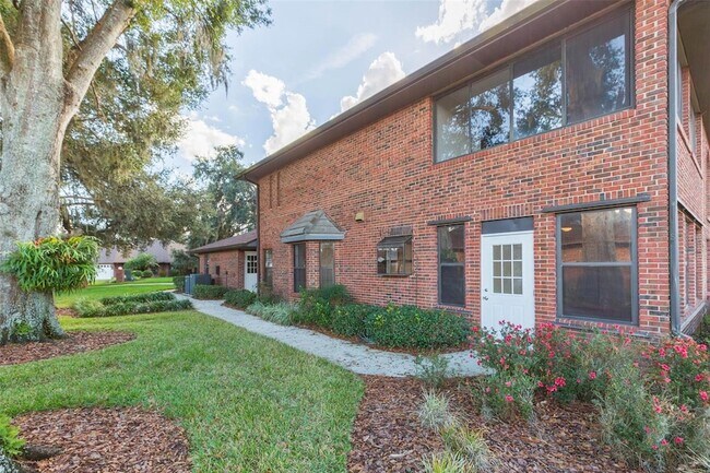 Building Photo - 6545 Brentwood Dr.