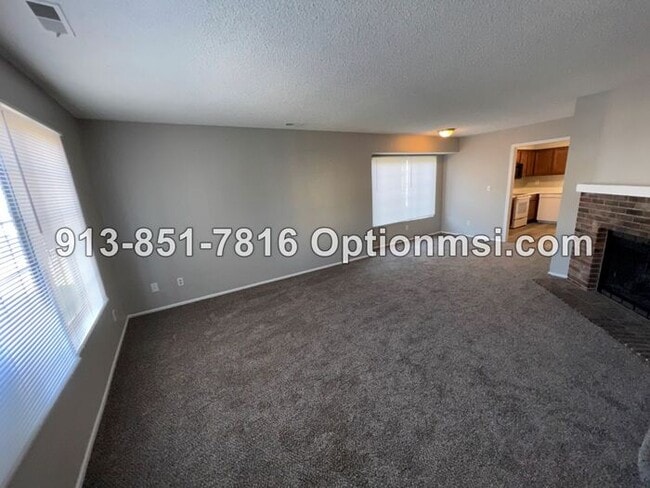 Building Photo - Half duplex AVAILABLE NOW