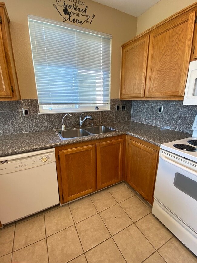 Building Photo - 2 Primary Bedrooms - Close to Travis Air Base - with No Rear Neighbors!