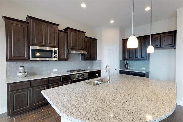 Building Photo - 409 Betony Lp