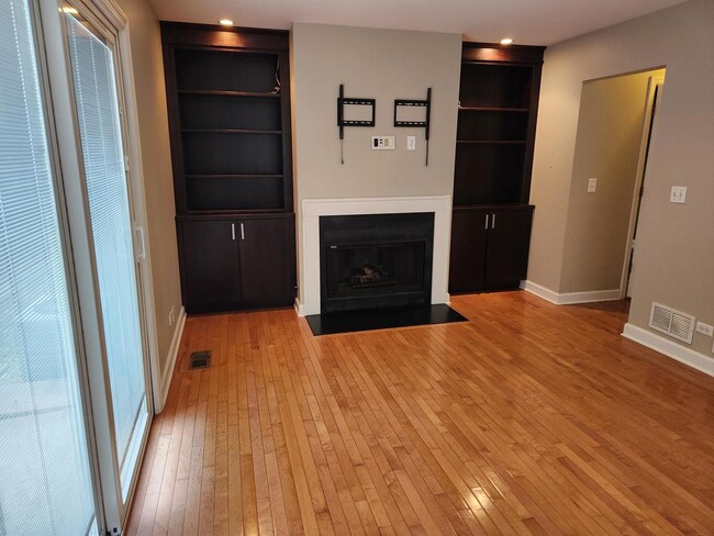 Building Photo - 134 W Wood St