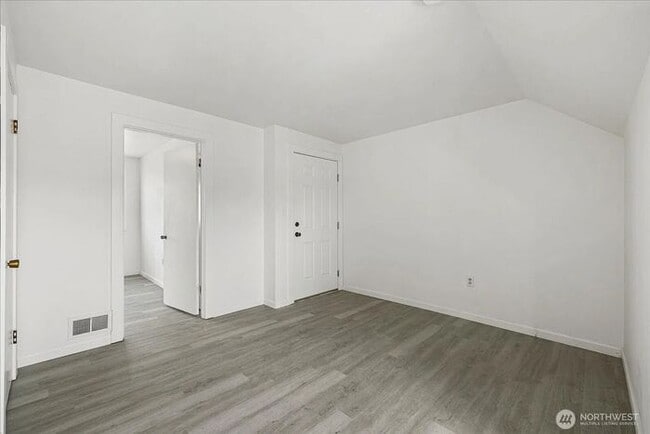 Building Photo - Wonderful 1 Bed, 1 Bath Upper Unit in Taco...