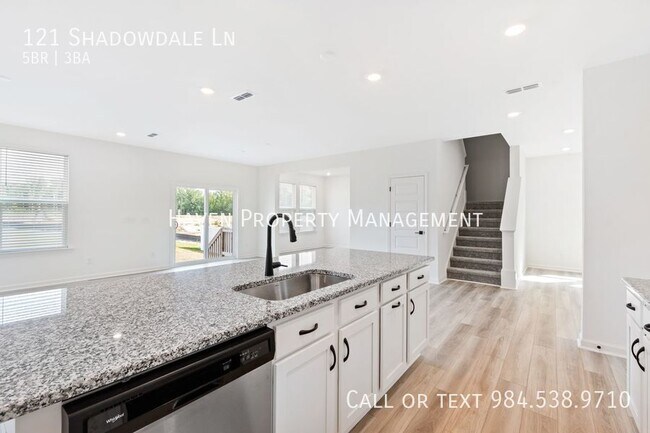 Building Photo - 121 Shadowdale Ln