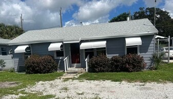 Building Photo - 2813 Saranac Ave