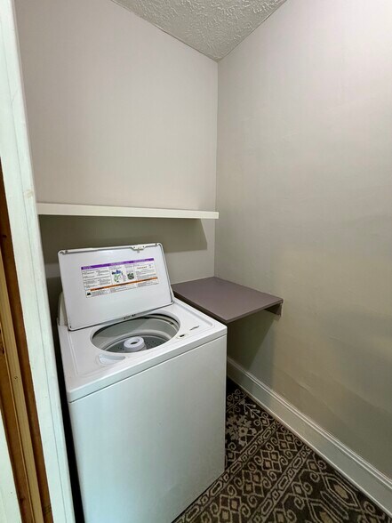 in unit w/d - 1018 Auburn Ave