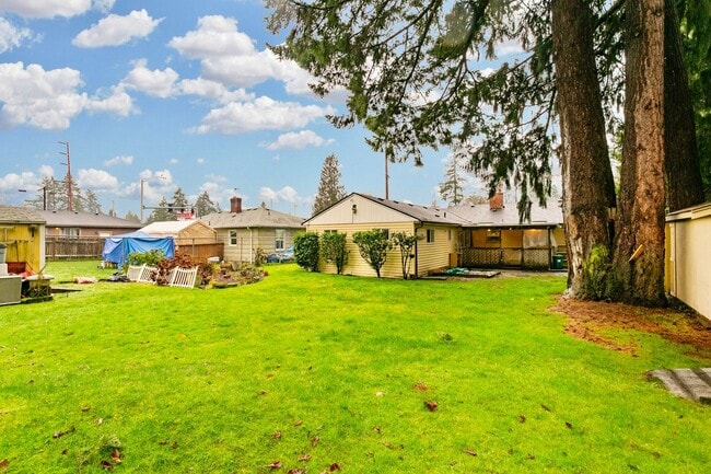 Building Photo - AVAILABLE FOR RENT – Beautiful 4BD / 3BA Home in Tacoma!