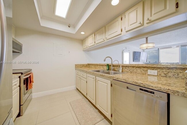 Building Photo - 7601 E Treasure Dr