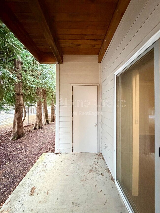 Building Photo - 10020 SW 125th Ave