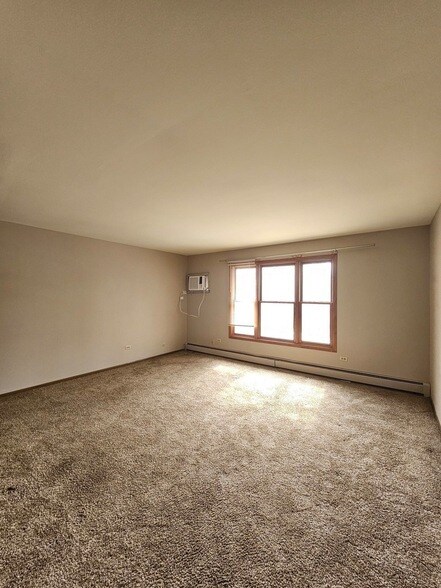 Building Photo - 1450 Getzelman Dr