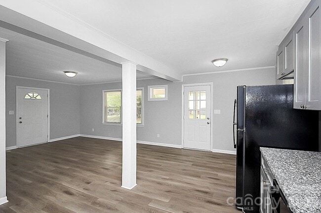 Building Photo - 1017 McLain Rd