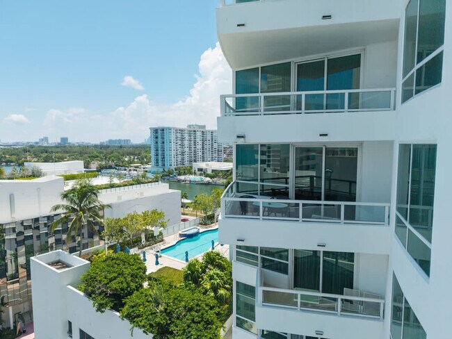 Building Photo - 4401 Collins Ave