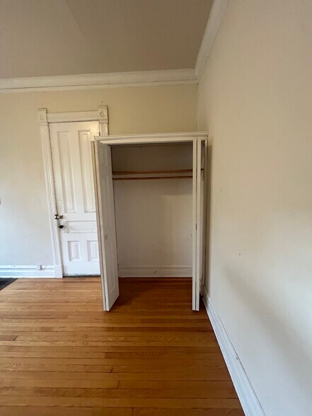 Building Photo - 319 N Pinckney St