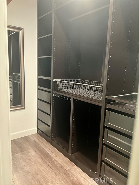 Building Photo - 1518 E Vine Ave