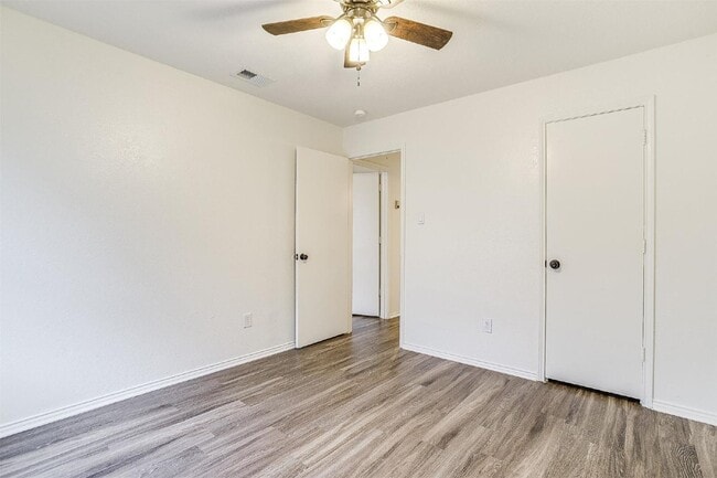 Building Photo - Coming soon! Adorable Fairmount duplex