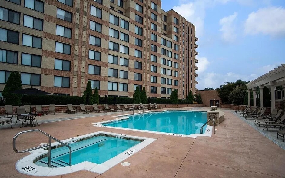 Building Photo - 2451 Midtown Ave