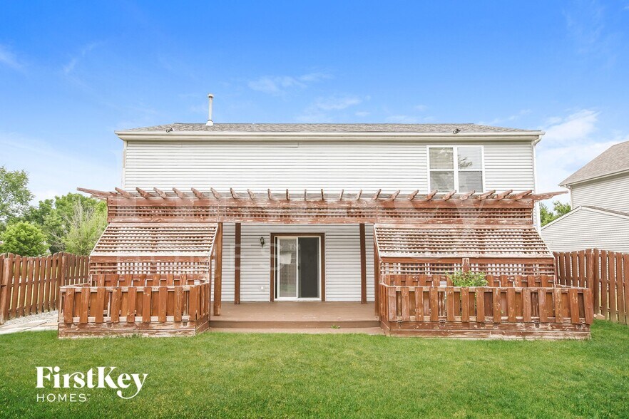 Building Photo - 10755 Trailwood Dr