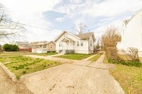 Building Photo - 426 W Peach St