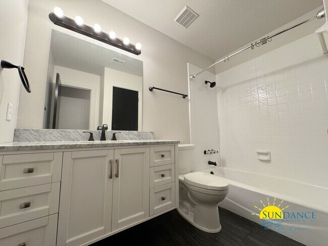 Building Photo - Fully renovated 3 Bedroom Home in Fort Wal...