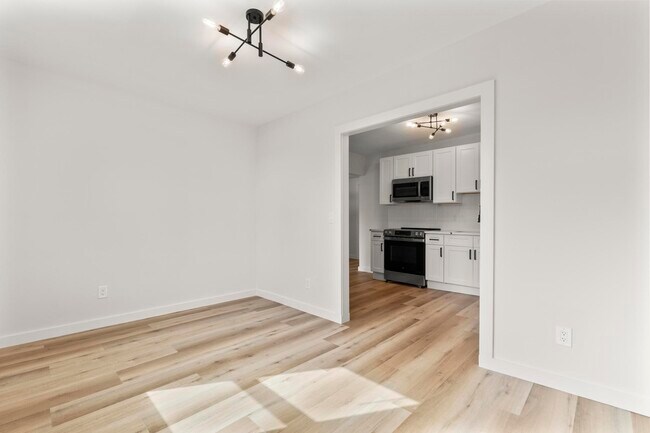 Building Photo - 425 N Main St